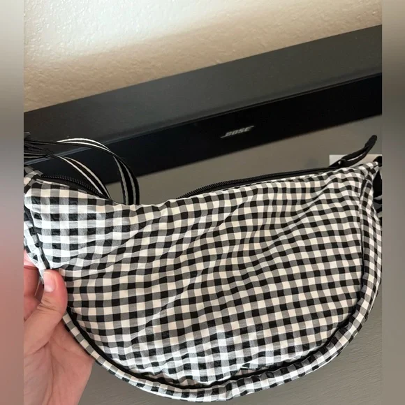 Cute gingham Uniqlo half moon shaped bag. Brand new - Picture 5 of 8